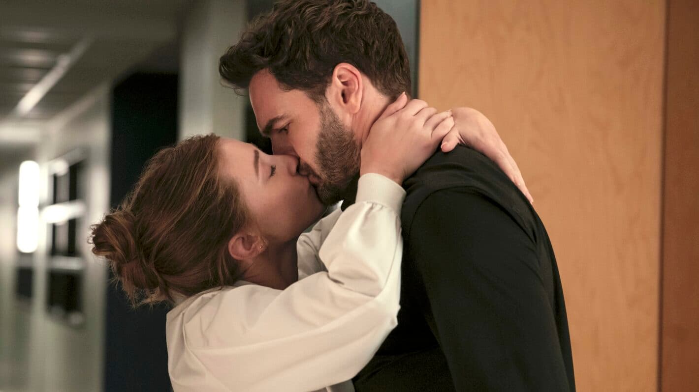 'The Love Hypothesis' Adam and Olive kiss